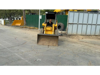 Mini nakladalec CASE 1825: slika 5