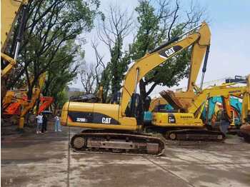 Bager goseničar CATERPILLAR 320D2