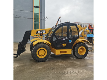 Teleskopski viličar JCB