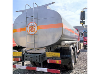 Tovornjak cisterna SINOTRUK Howo 6x4: slika 4