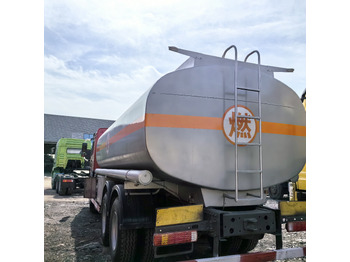 Tovornjak cisterna SINOTRUK Howo 6x4: slika 3