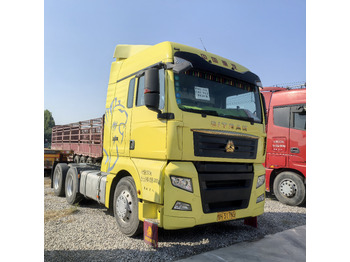 Vlačilec SINOTRUK