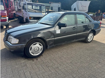 Limuzina MERCEDES-BENZ