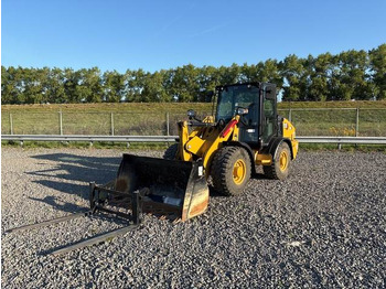 Kolesni nakladalec CATERPILLAR 906