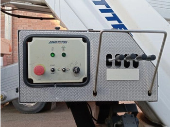 Dvižna ploščad montirana na tovornjak NISSAN