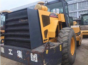 Cestni valjar XCMG XS263J: slika 3