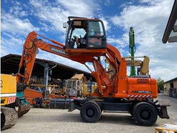 Bager na kolesih DOOSAN DX170W