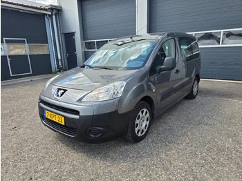 Avtomobil PEUGEOT