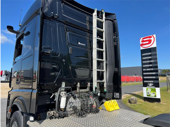 Vlačilec Mercedes-Benz Actros 2545 LS: slika 4