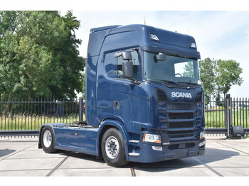 Vlačilec SCANIA S 450
