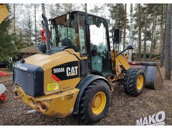 Kolesni nakladalec CATERPILLAR 906M