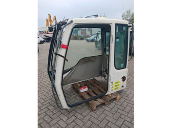 Kabina in notranjost LIEBHERR