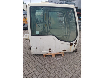 Kabina in notranjost LIEBHERR