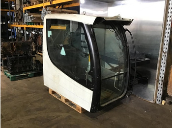 Kabina in notranjost LIEBHERR