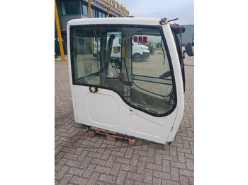 Kabina in notranjost LIEBHERR