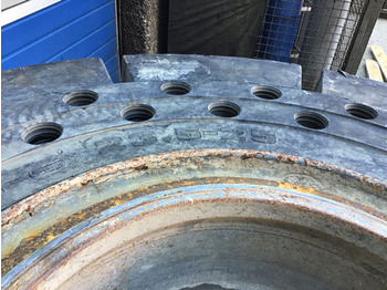 Gume in platišča LIEBHERR