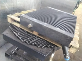 Hladilnik motorja LIEBHERR