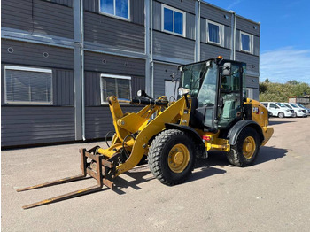 Kolesni nakladalec CATERPILLAR 906M
