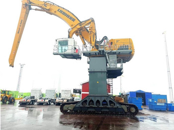 Bager za prekladanje primarnih/ Sekundarnih surovin LIEBHERR