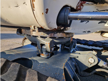 Mini bager WACKER NEUSON 2404RD kan op een (berg)helling draaien: slika 3