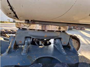 Mini bager WACKER NEUSON 2404RD kan op een (berg)helling draaien: slika 4