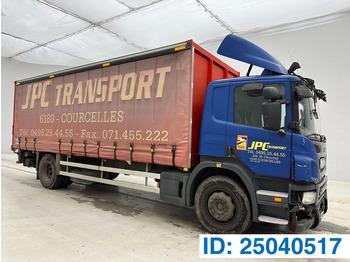 Tovornjak s ponjavo SCANIA P 230