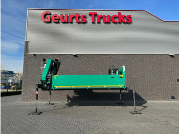 Tovornjak z dvigalom