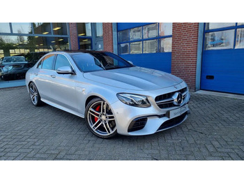 Limuzina MERCEDES-BENZ