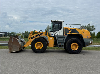 Kolesni nakladalec LIEBHERR L 566
