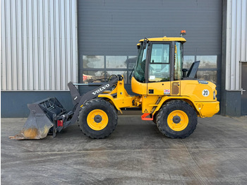 Kolesni nakladalec VOLVO L30G