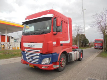 Vlačilec DAF XF 440