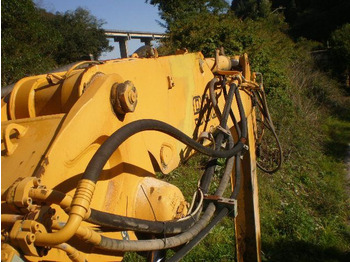 Bager na kolesih LIEBHERR A 900
