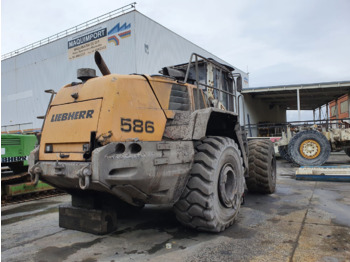 Kolesni nakladalec LIEBHERR L 586