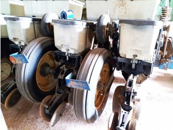 Natančna sejalnica Kinze 3000 (8x lines 75: slika 3 Natančna sejalnica Kinze 3000 (8x lines 75: slika 3