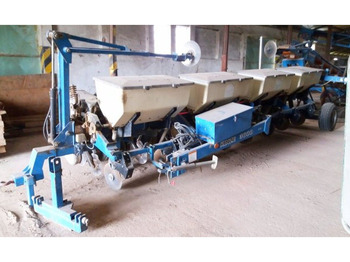 Natančna sejalnica Kinze 3000 (8x lines 75: slika 2 Natančna sejalnica Kinze 3000 (8x lines 75: slika 2