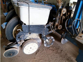 Natančna sejalnica Kinze 3000 (8x lines 75: slika 4 Natančna sejalnica Kinze 3000 (8x lines 75: slika 4