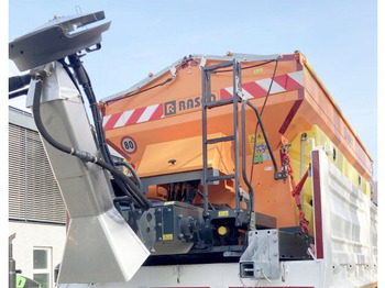 Posipalnik peska/ Soli KUBOTA