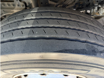 Tovornjak s ponjavo, Tovornjak z dvigalom Mercedes-Benz Actros 1827 Kran Palfinger PK 9002: slika 2 Tovornjak s ponjavo, Tovornjak z dvigalom Mercedes-Benz Actros 1827 Kran Palfinger PK 9002: slika 2