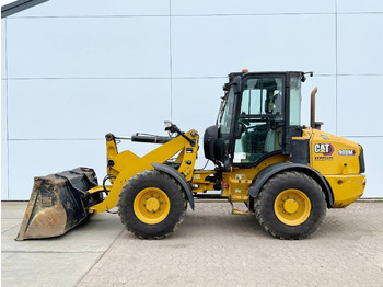 Kolesni nakladalec CATERPILLAR 908M