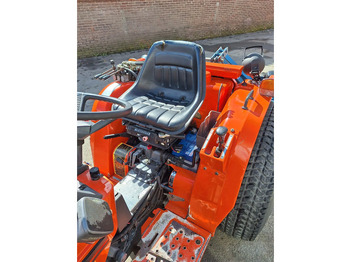 Vlečni traktor Kubota B2150: slika 4