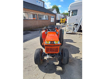 Vlečni traktor Kubota B2150: slika 3