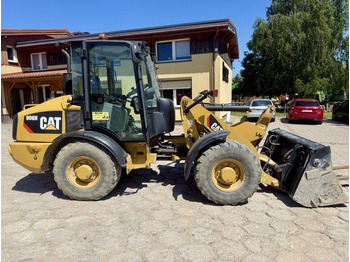 Kolesni nakladalec CATERPILLAR 906H