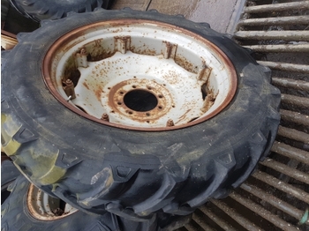 Kompletno kolo za Traktor Case Rear Wheel And Tyre 13.6r38: slika 2 Kompletno kolo za Traktor Case Rear Wheel And Tyre 13.6r38: slika 2
