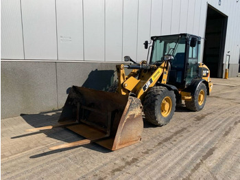 Kolesni nakladalec CAT 906: slika 2