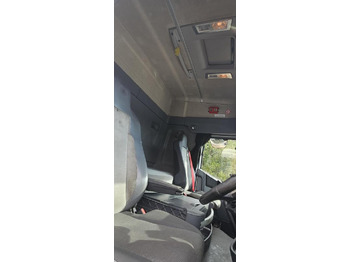 Interior photo 1: Vlačilec Renault T460