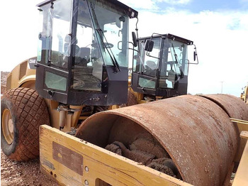 Vibracijska plošča CATERPILLAR CS64B
