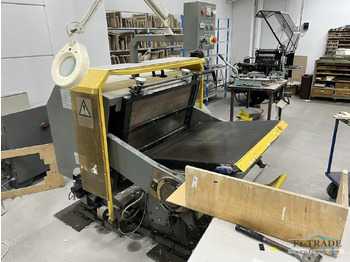 Stroj za rezanje papirja