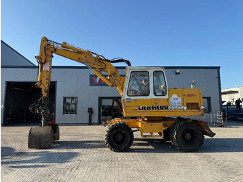 Bager na kolesih LIEBHERR A 900