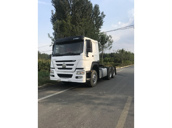 Vlačilec SINOTRUK HOWO