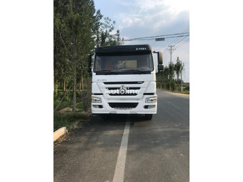 Vlačilec SINOTRUK HOWO